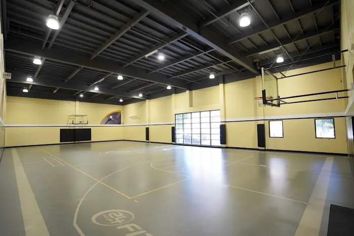 24 Hour Fitness Picture 9