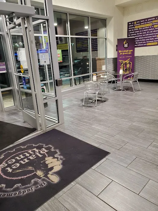 Planet Fitness Picture 10