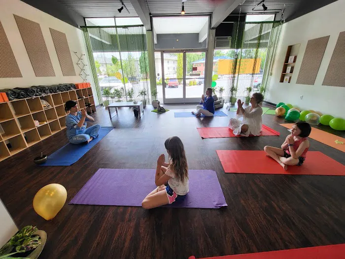 Frog spirit yoga Picture 1