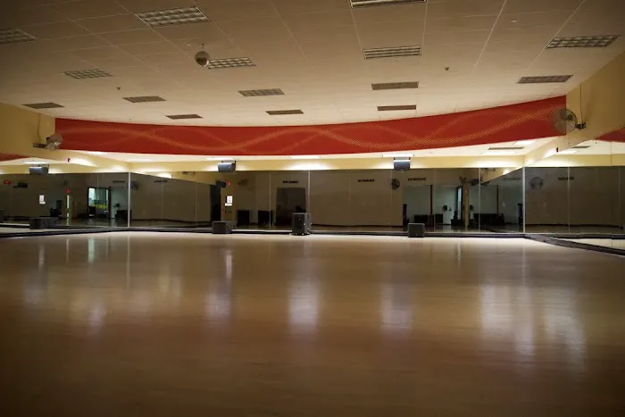 24 Hour Fitness Picture 7