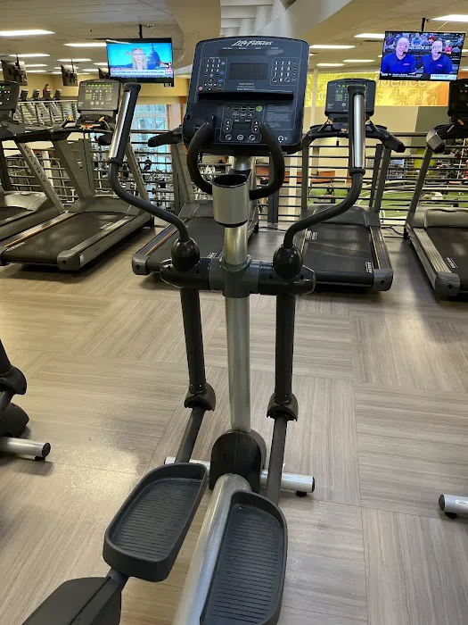 LA Fitness Picture 7