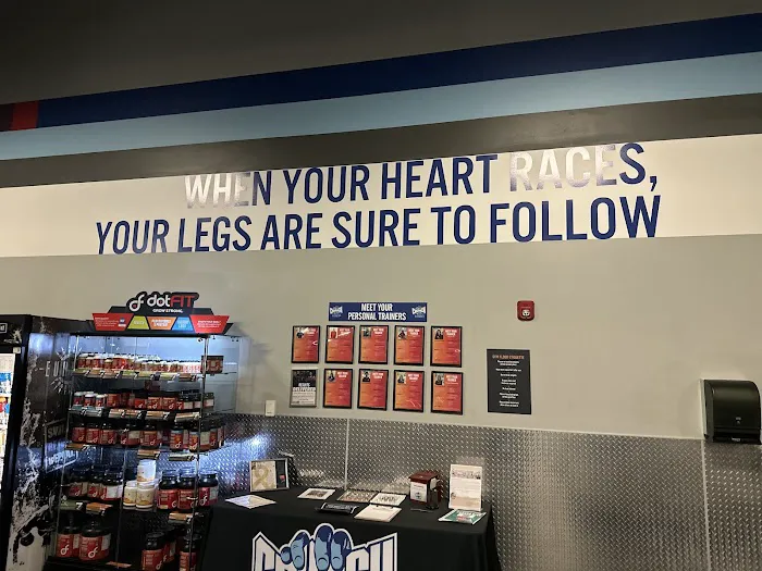 Crunch Fitness - Aloha Picture 7