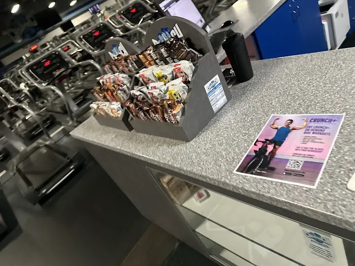 Crunch Fitness - Aloha Picture 1