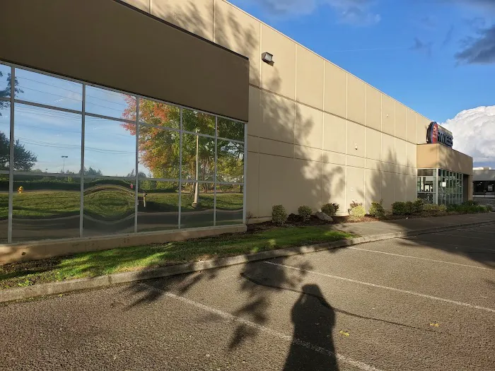 24 Hour Fitness Picture 4