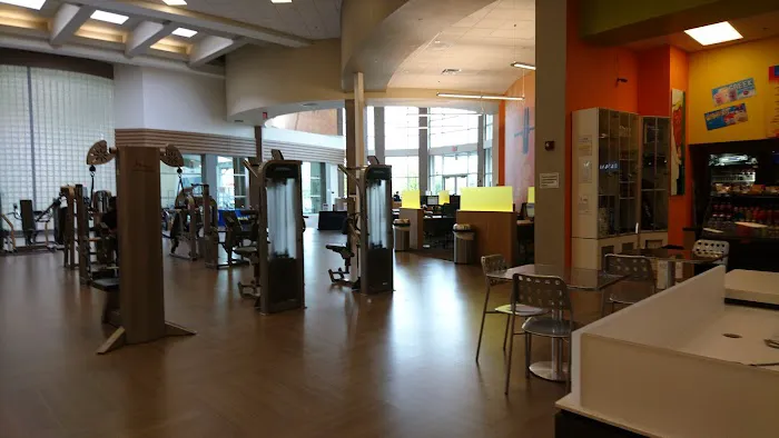 LA Fitness Picture 9