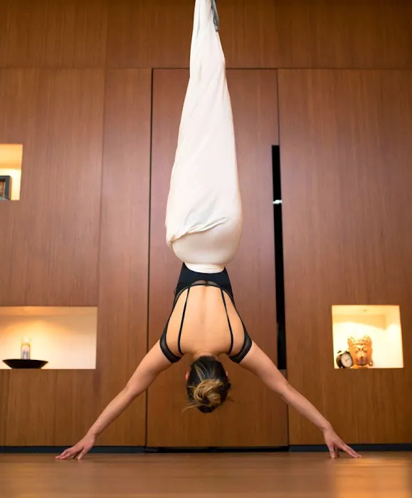 Flight Room Central District Picture 10