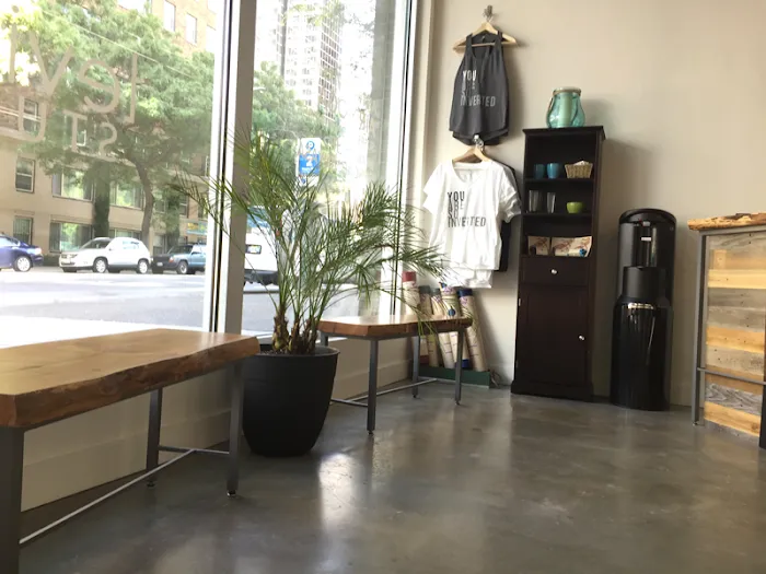 Flight Room Central District Picture 8