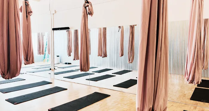 Flight Room Picture 5