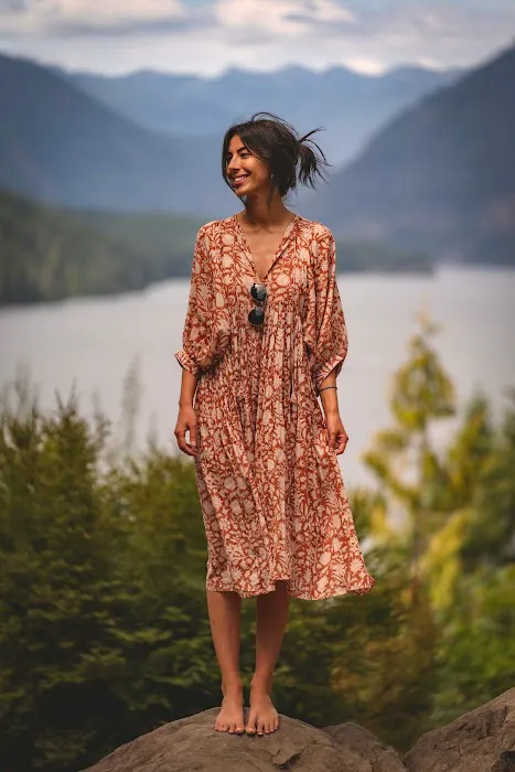 Elise Johnson Picture 1