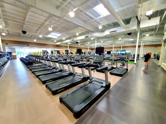 LA Fitness Picture 6