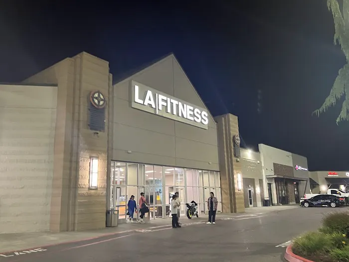 LA Fitness Picture 9