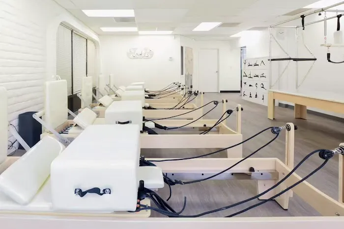 Cai Wei Yoga Picture 10