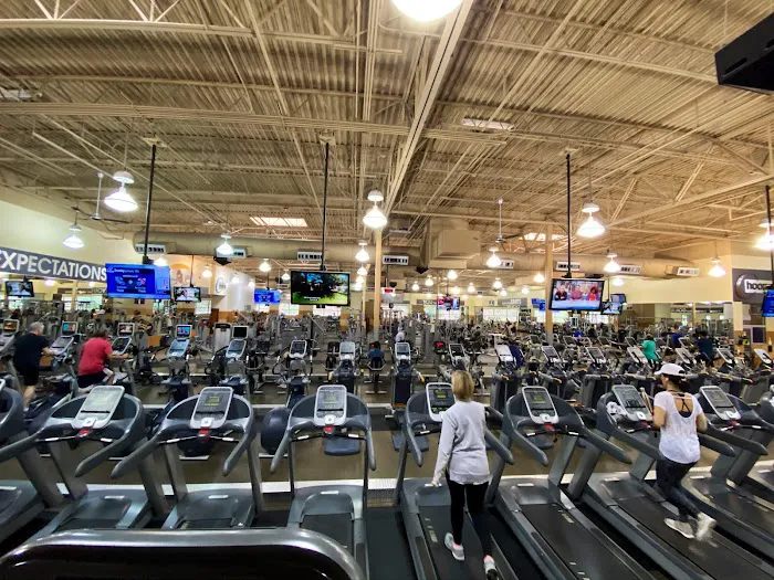 24 Hour Fitness Picture 8