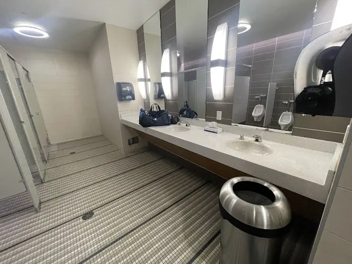 LA Fitness Picture 4