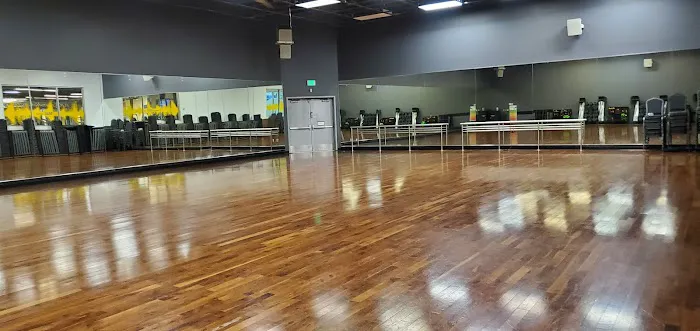 24 Hour Fitness Picture 7