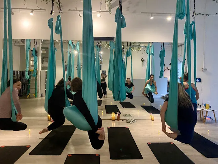 Flight Room Green Lake Picture 1