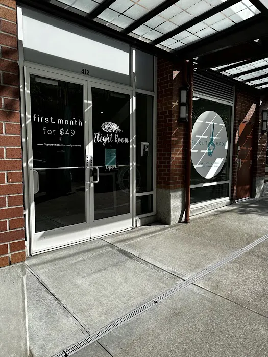 Flight Room Green Lake Picture 9