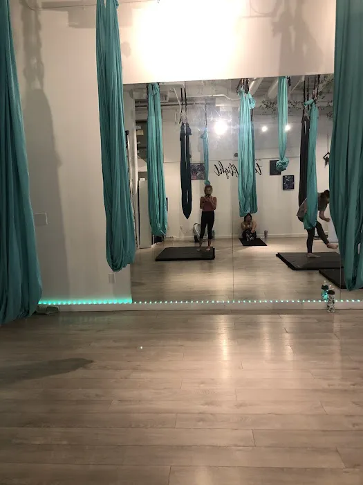 Flight Room Green Lake Picture 3