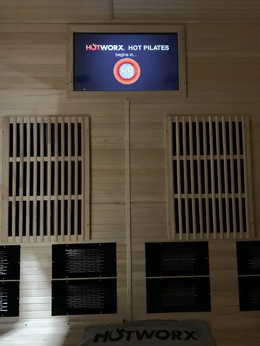 HOTWORX - Auburn, WA - Lakeland Hills Picture 4