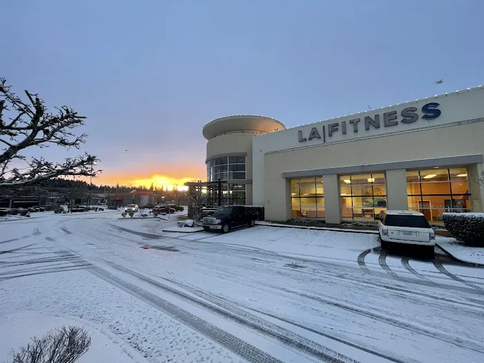 LA Fitness Picture 9