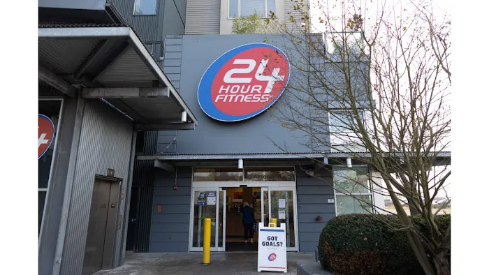 24 Hour Fitness Picture 9