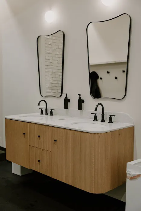 Vie Athletics Picture 4