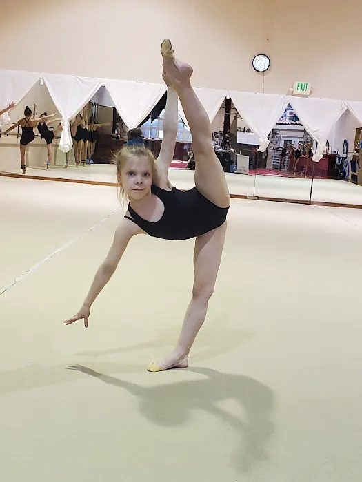 La Luna Rhythmic Gymnastics Academy Picture 3