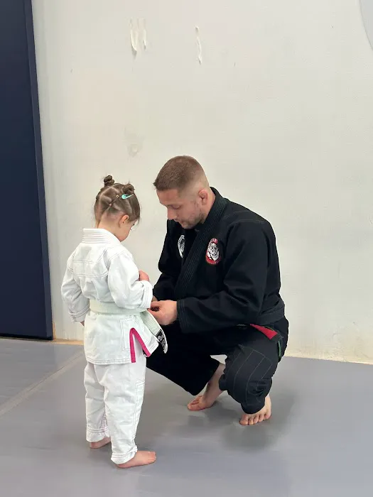 Stray Dogs Club Picture 8