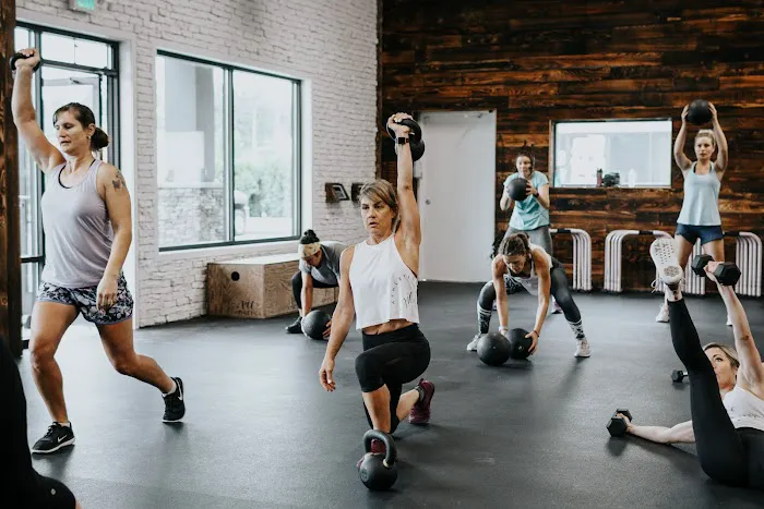 Vie Athletics Picture 5