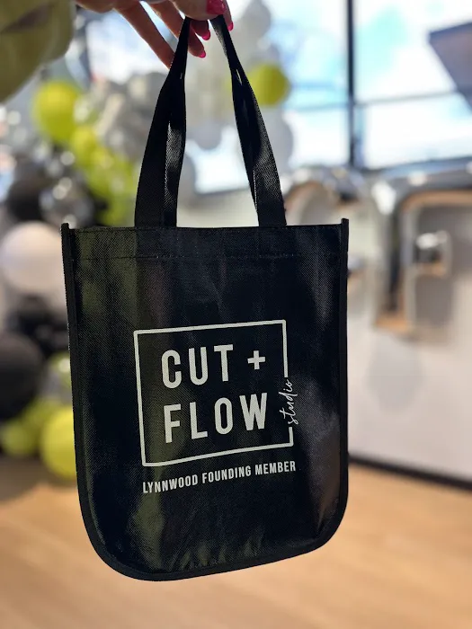 Cut + Flow Studio Lynnwood Picture 7