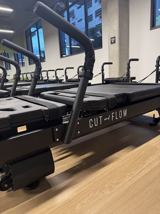 Cut + Flow Studio Lynnwood Picture 2