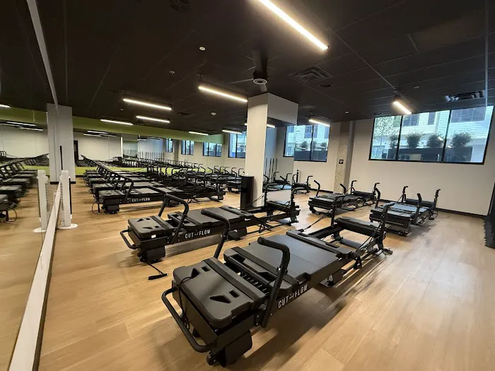 Cut + Flow Studio Lynnwood Picture 3