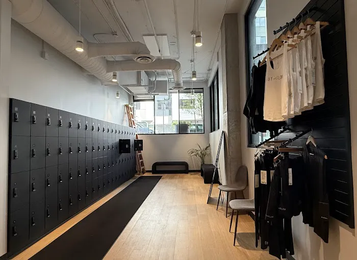 Cut + Flow Studio Lynnwood Picture 1