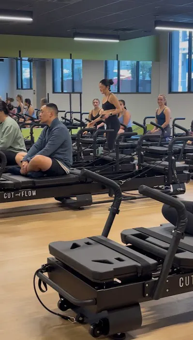 Cut + Flow Studio Lynnwood Picture 5