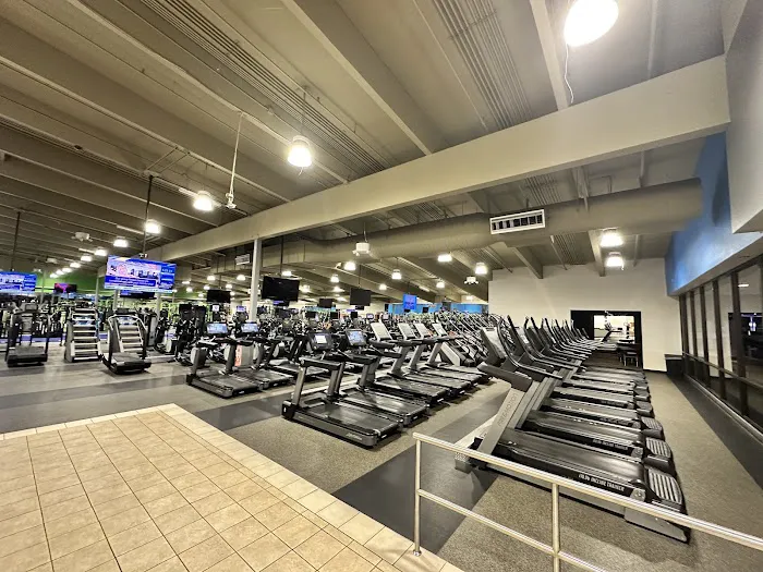 LA Fitness Picture 6