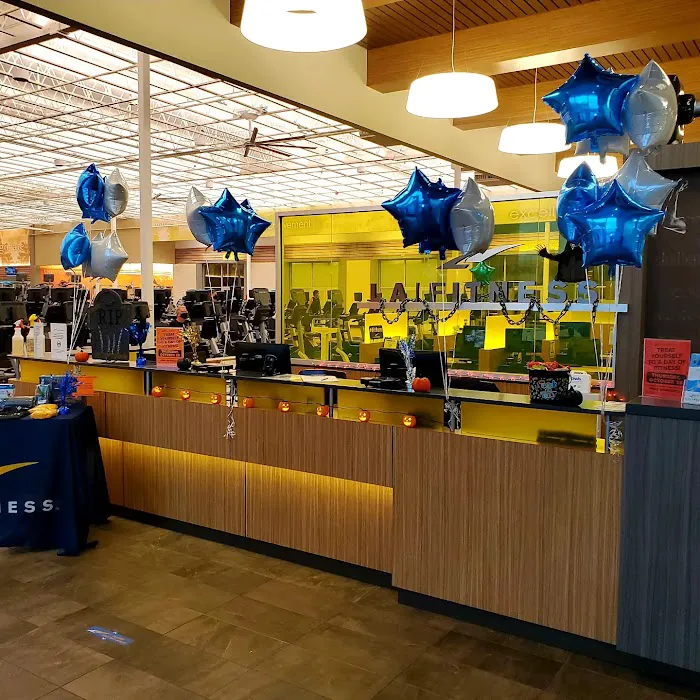 LA Fitness Picture 7