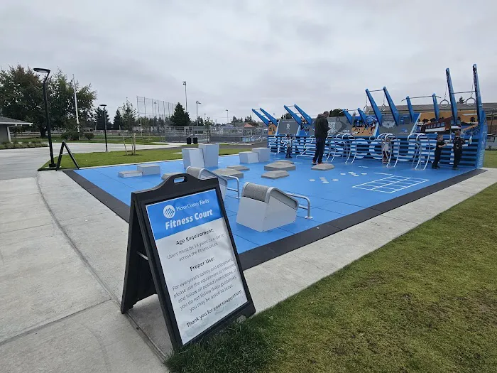 Sprinker Outdoor Fitness Court Picture 3