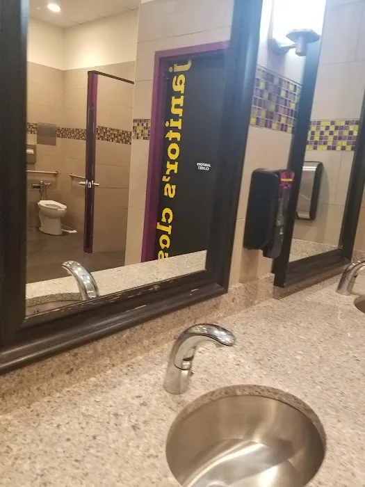 Planet Fitness Picture 4