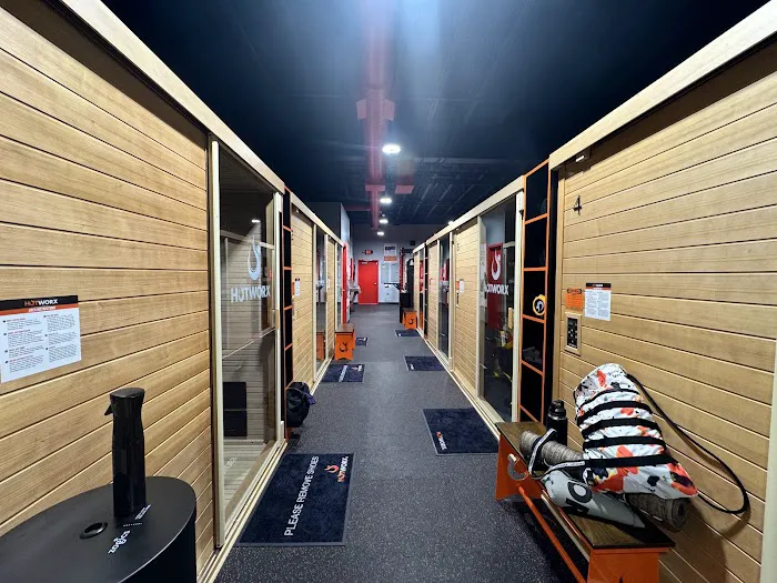 HOTWORX - Bonney Lake, WA Picture 10