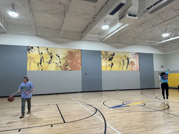 LA Fitness Picture 7