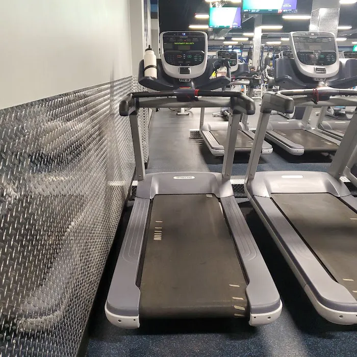 Crunch Fitness - Lakewood WA Picture 7