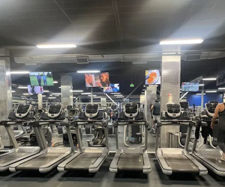 Crunch Fitness - Lakewood WA