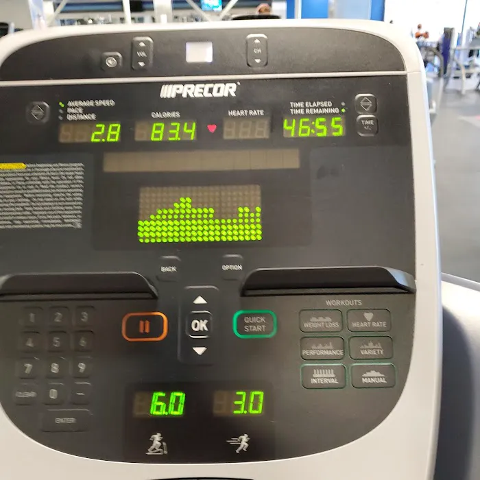 Crunch Fitness - Lakewood WA Picture 2