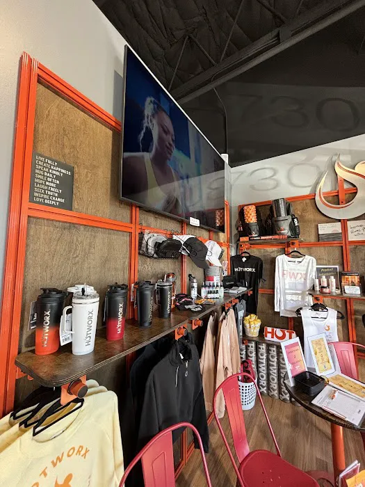 HOTWORX - University Place, WA Picture 8