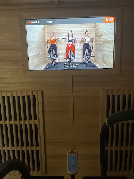 HOTWORX - University Place, WA Picture 2