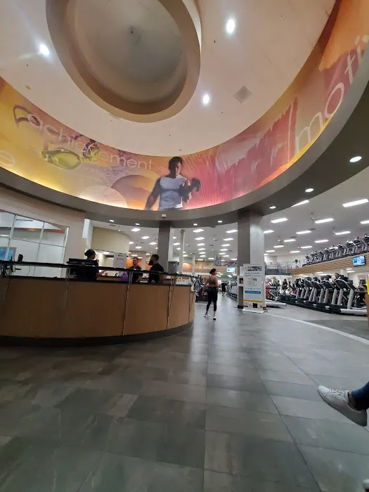 LA Fitness Picture 9