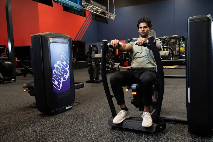 Crunch Fitness - Kirkman Picture 7