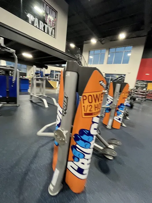 Crunch Fitness - Belle Isle Picture 4