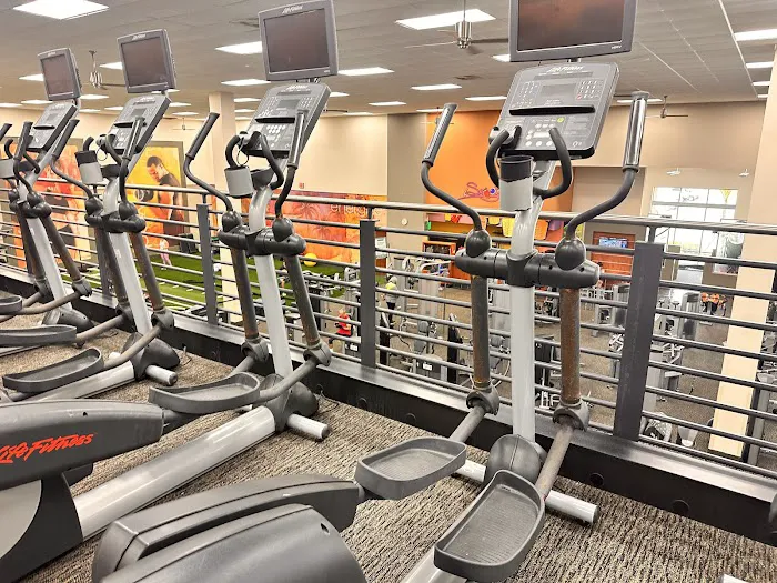 LA Fitness Picture 7