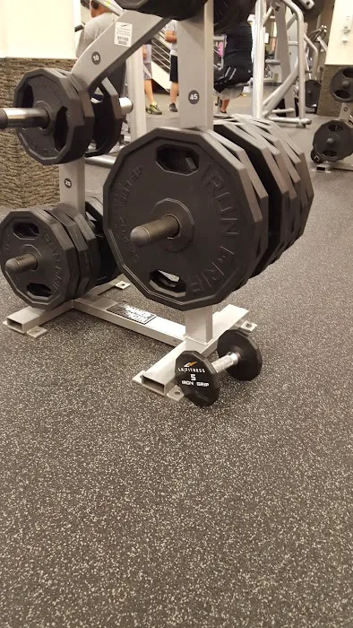 LA Fitness Picture 9